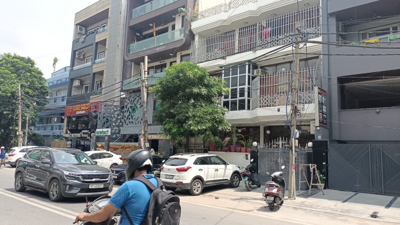 Single sharing room in girls PG North Delhi