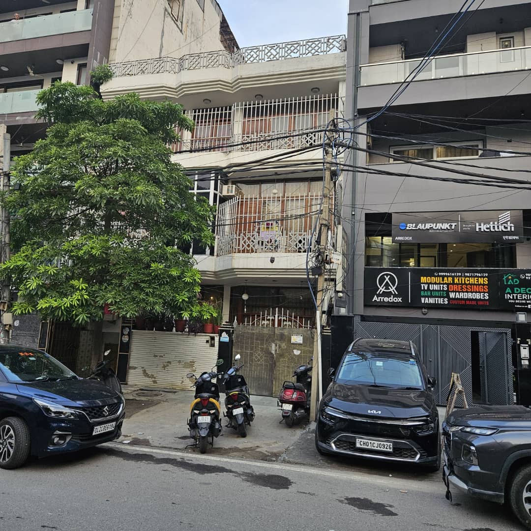 Clean washroom in girls PG
