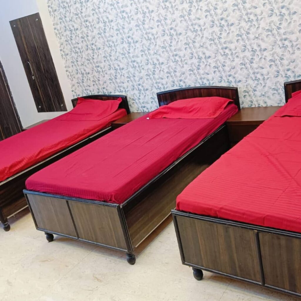 Double sharing room for girls PG in Delhi